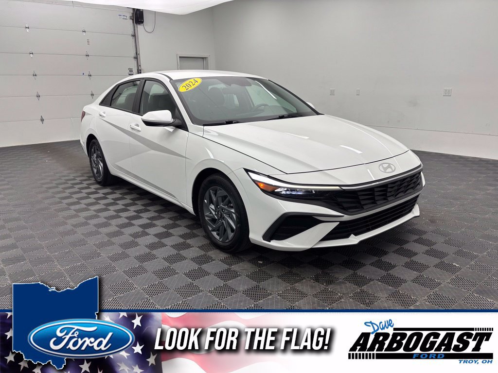 Used 2024 Hyundai Elantra SEL FWD image 1