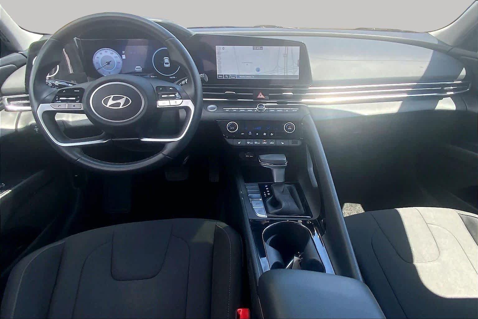 Used 2025 Hyundai Elantra SEL FWD image 16