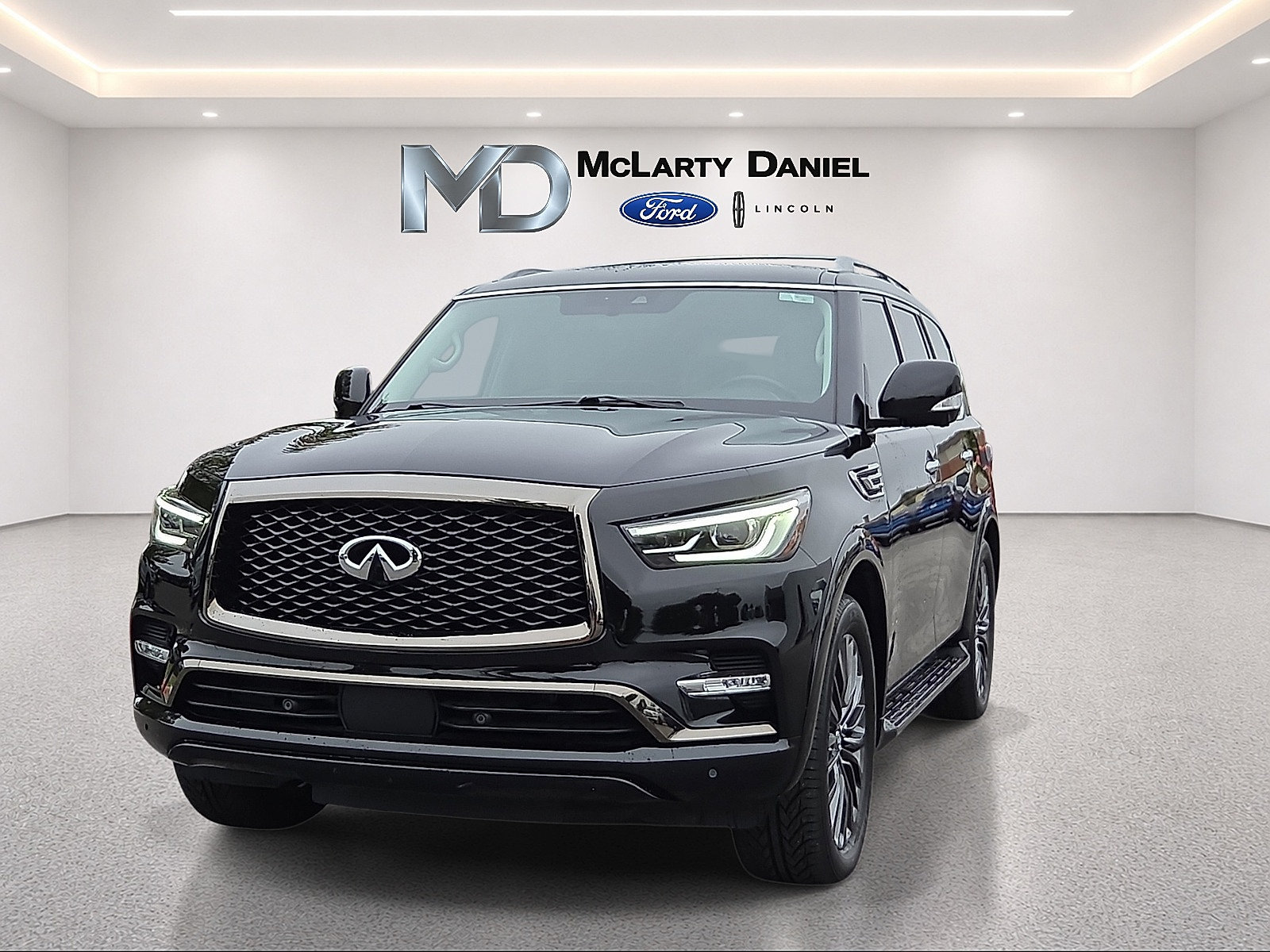 Used 2022 INFINITI QX80 Premium Select w/ Cargo Package AWD/4WD image 2