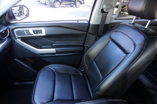 Certified 2023 Ford Explorer XLT w/ Equipment Group 202A RWD image 30