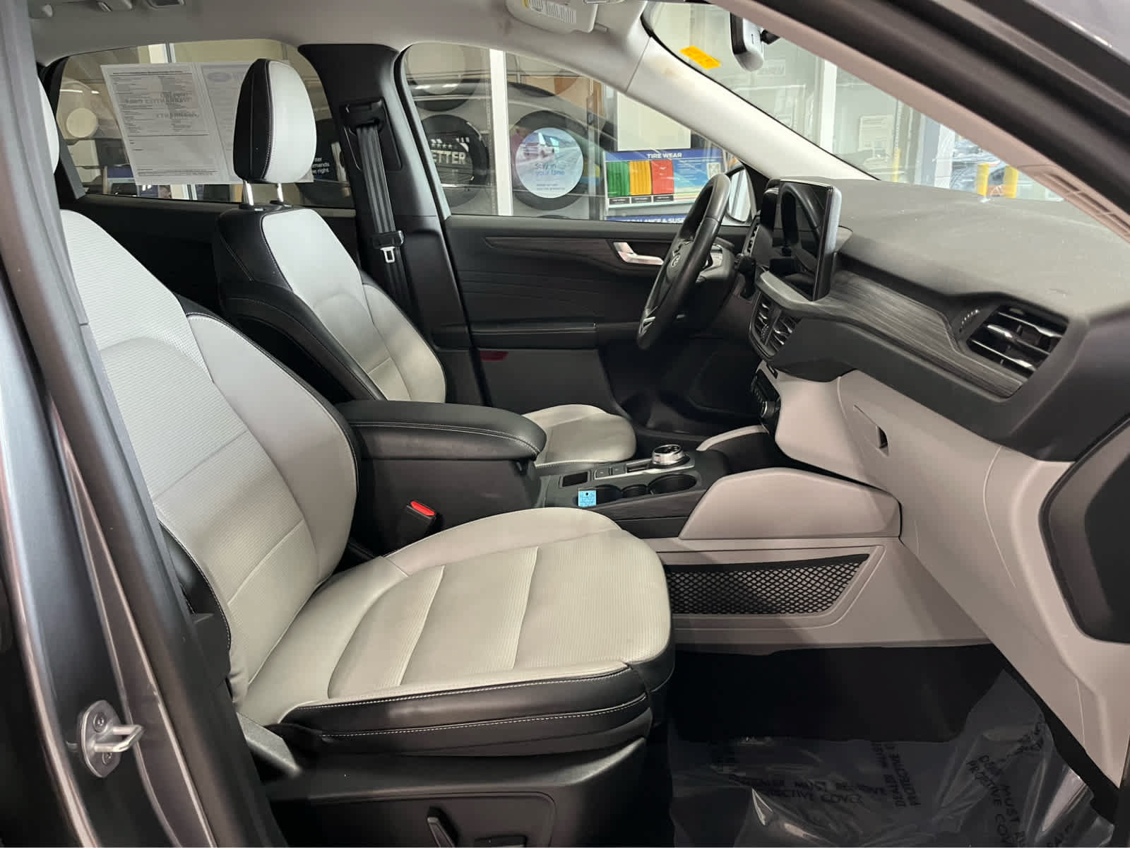 Certified 2023 Ford Escape Platinum AWD/4WD image 37