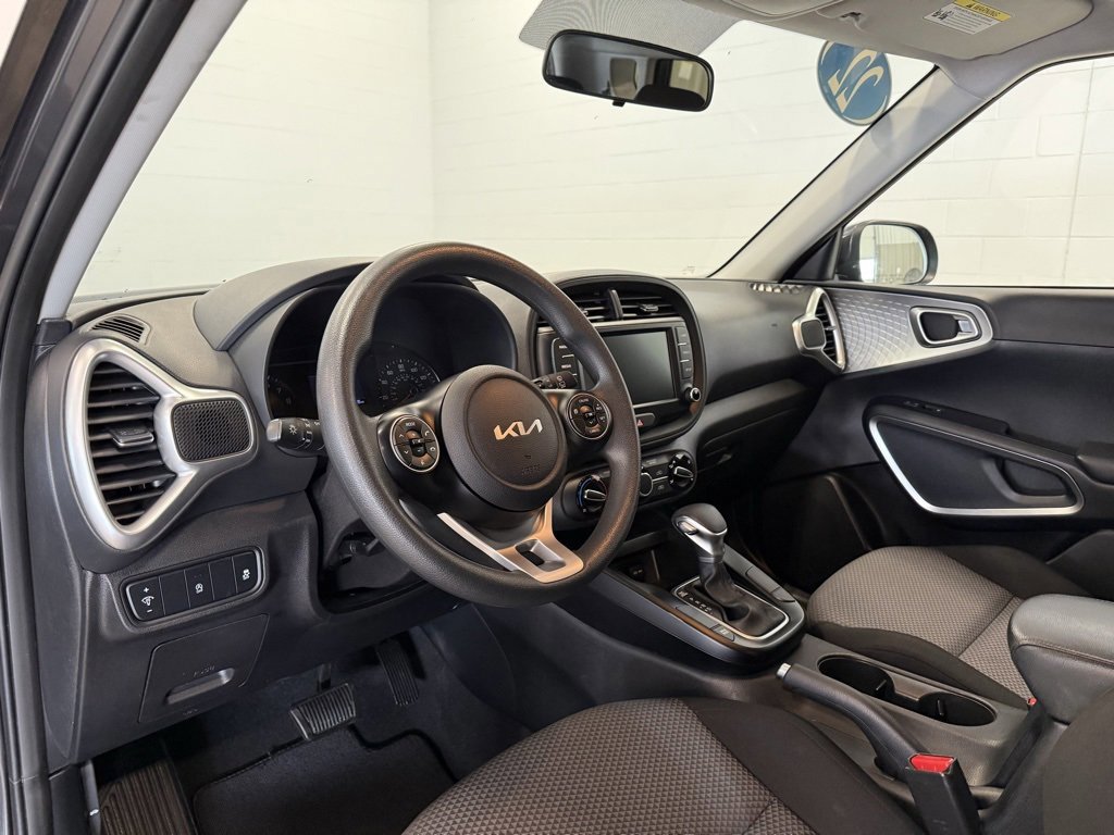 Used 2022 Kia Soul LX image 17