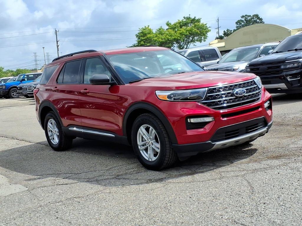 Certified 2023 Ford Explorer XLT w/ Equipment Group 202A AWD/4WD image 7