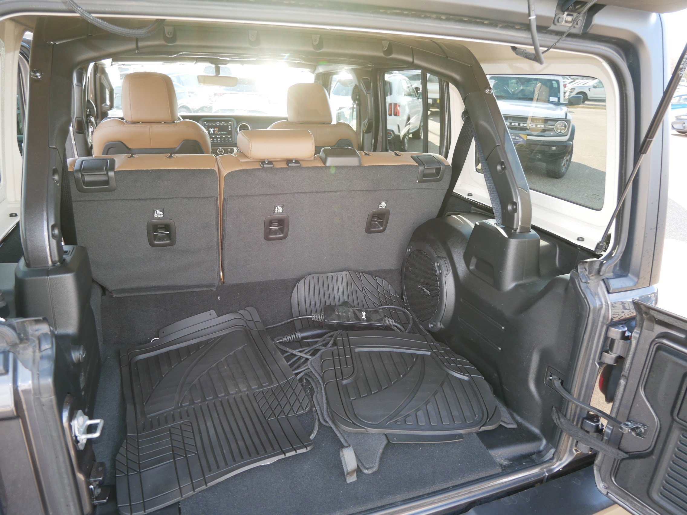 Used 2023 Jeep Wrangler Unlimited Rubicon 4xe w/ Safety Group image 18