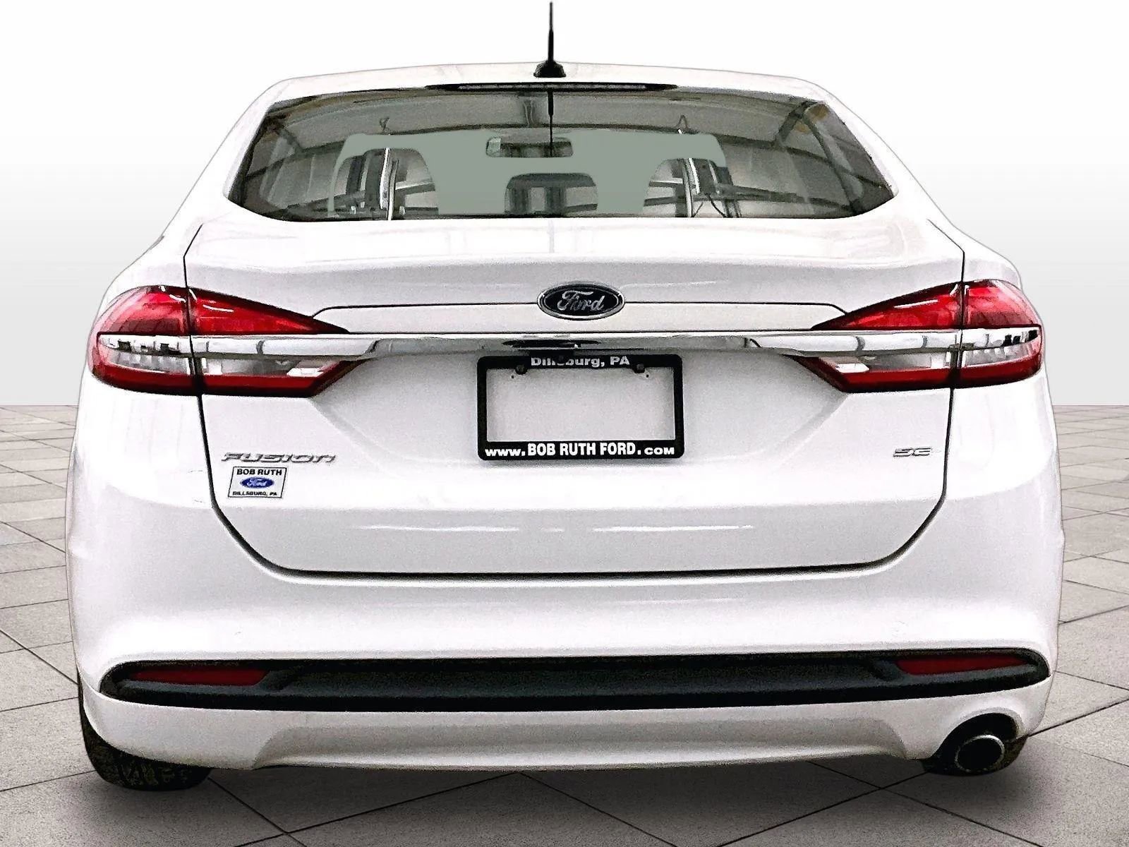 Certified 2018 Ford Fusion SE FWD image 4
