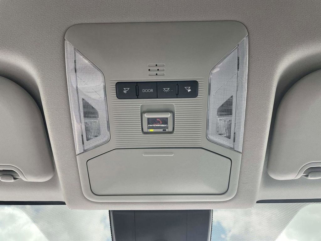 Used 2022 Toyota RAV4 LE image 27