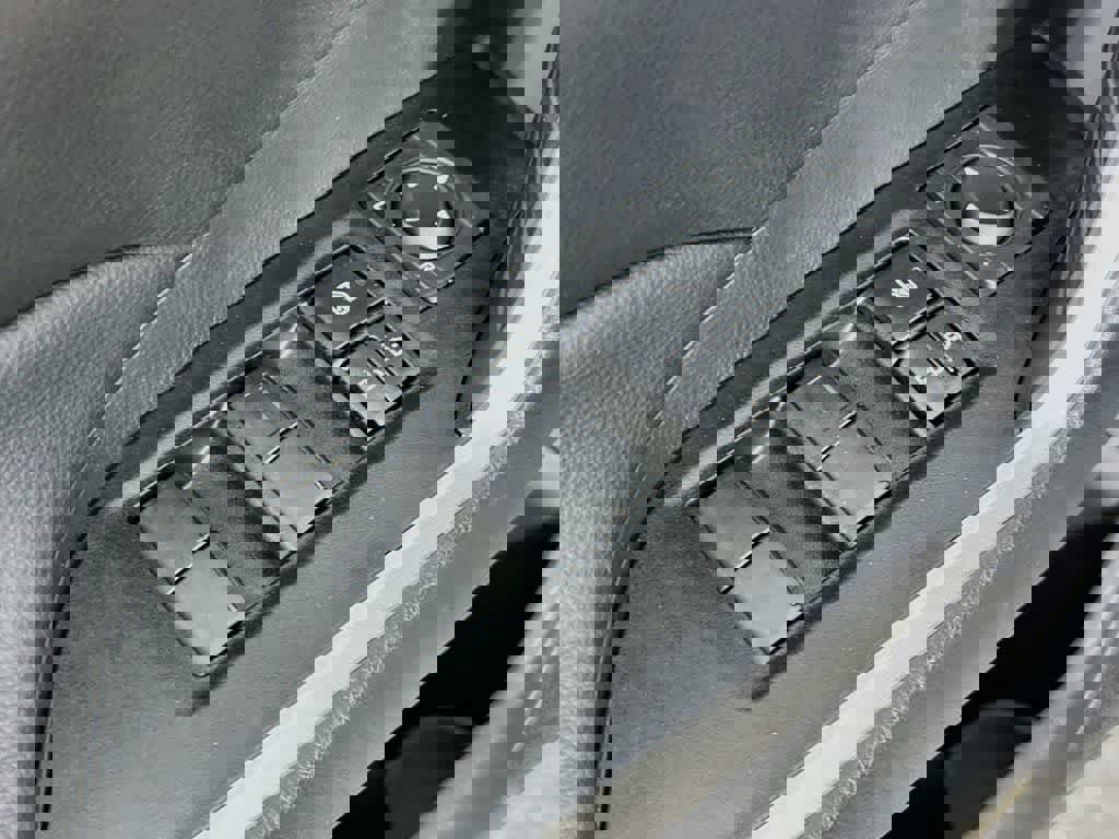 Used 2025 Toyota RAV4 LE FWD image 28