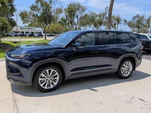 Used 2025 Toyota Grand Highlander AWD image 12