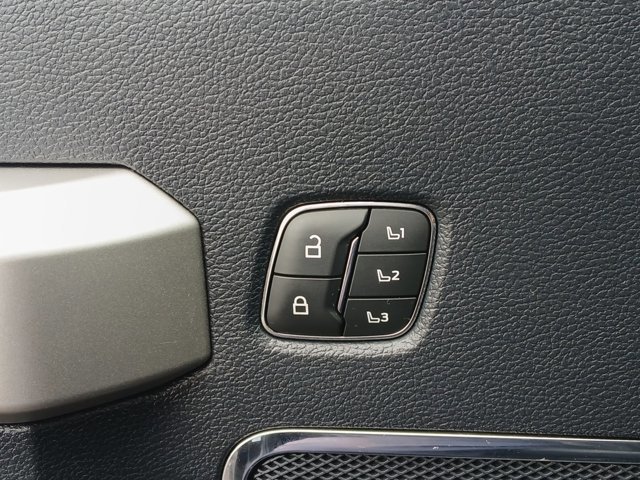 Certified 2022 Ford F350 Lariat w/ Lariat Value Package image 20