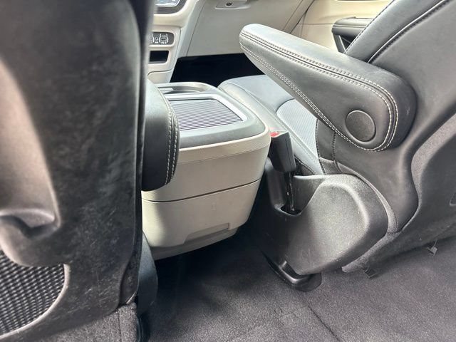 Used 2024 Chrysler Pacifica Limited FWD image 31