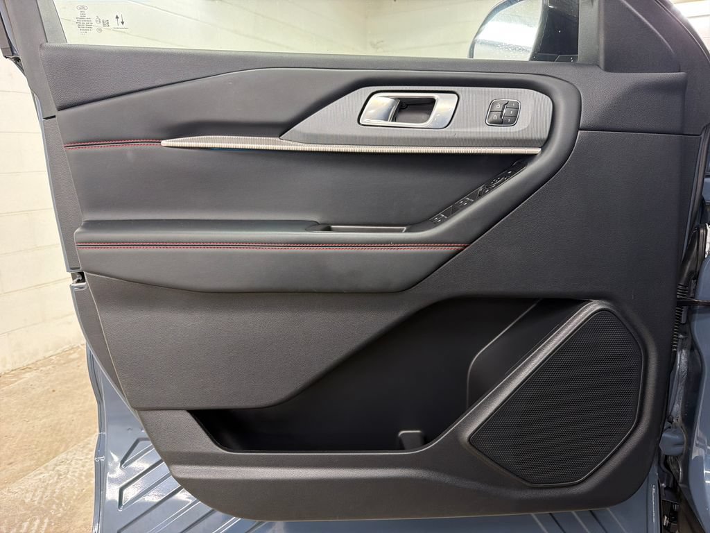 Certified 2026 Ford Explorer ST-Line w/ ST-Line Street Pack RWD image 16