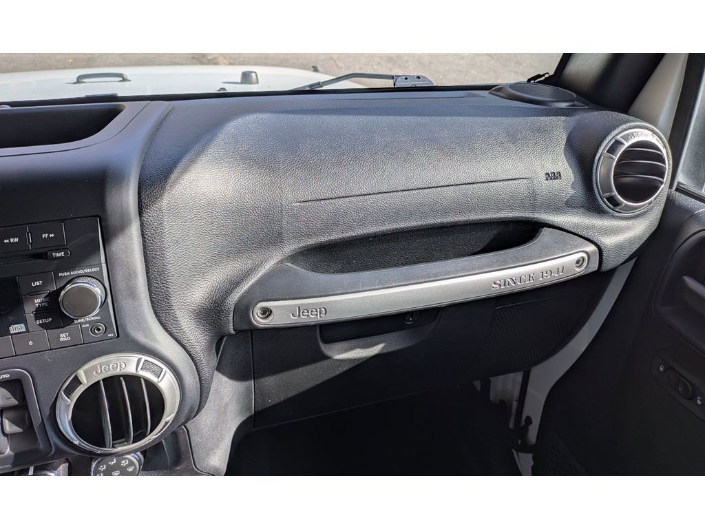 Used 2017 Jeep Wrangler Unlimited Sahara w/ Connectivity Group image 20