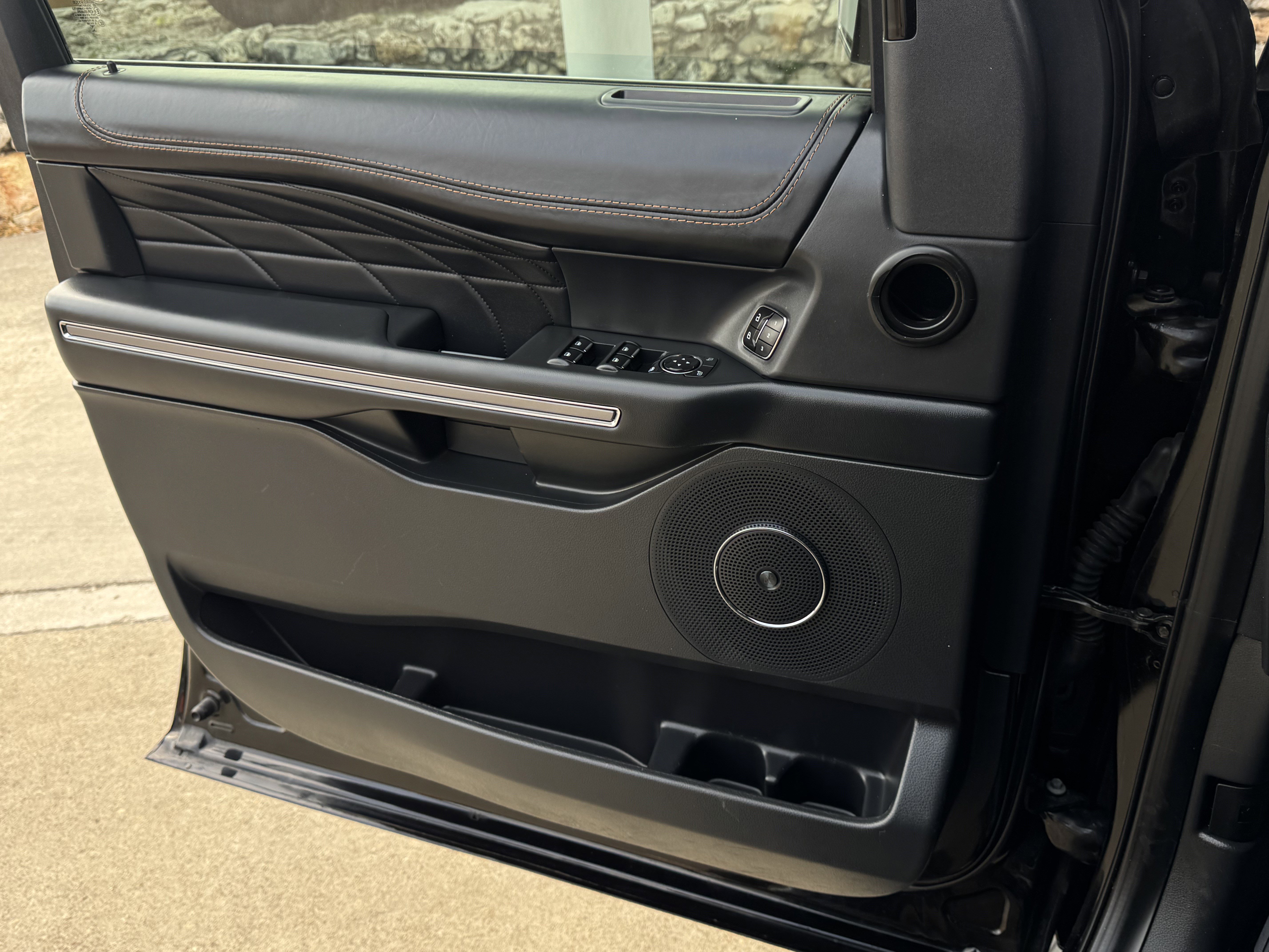 Certified 2023 Ford Expedition Platinum image 29