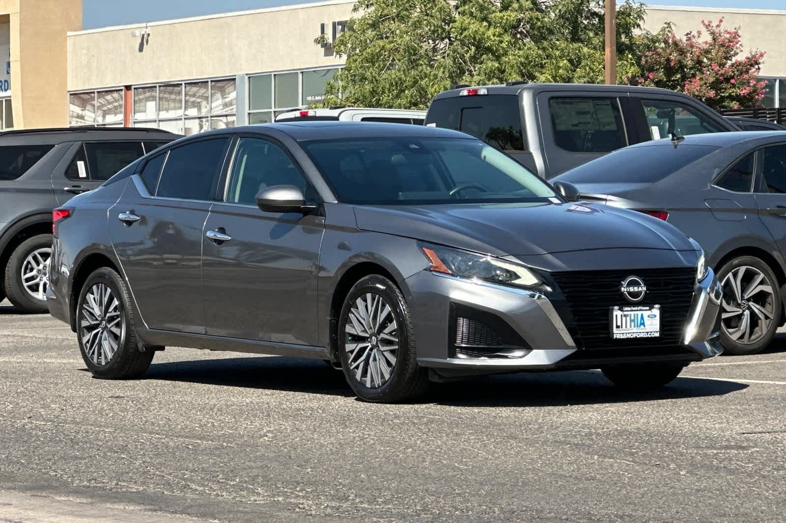Used 2023 Nissan Altima 2.5 SV w/ SV Premium Package AWD/4WD image 10