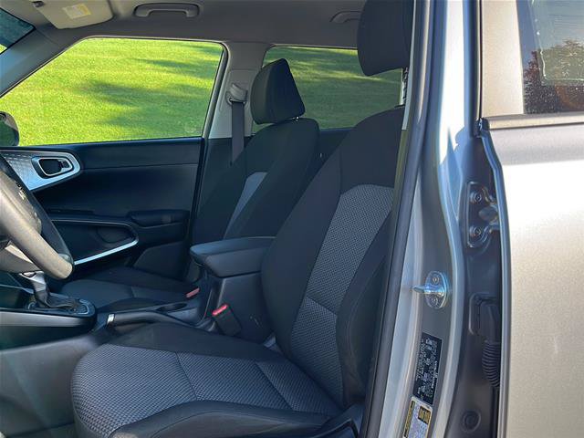 Used 2025 Kia Soul LX w/ LX Technology Package FWD image 13