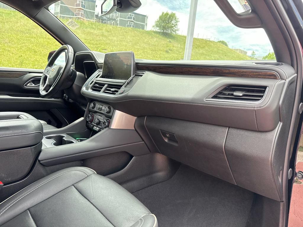 Used 2024 Chevrolet Tahoe Premier AWD/4WD image 28