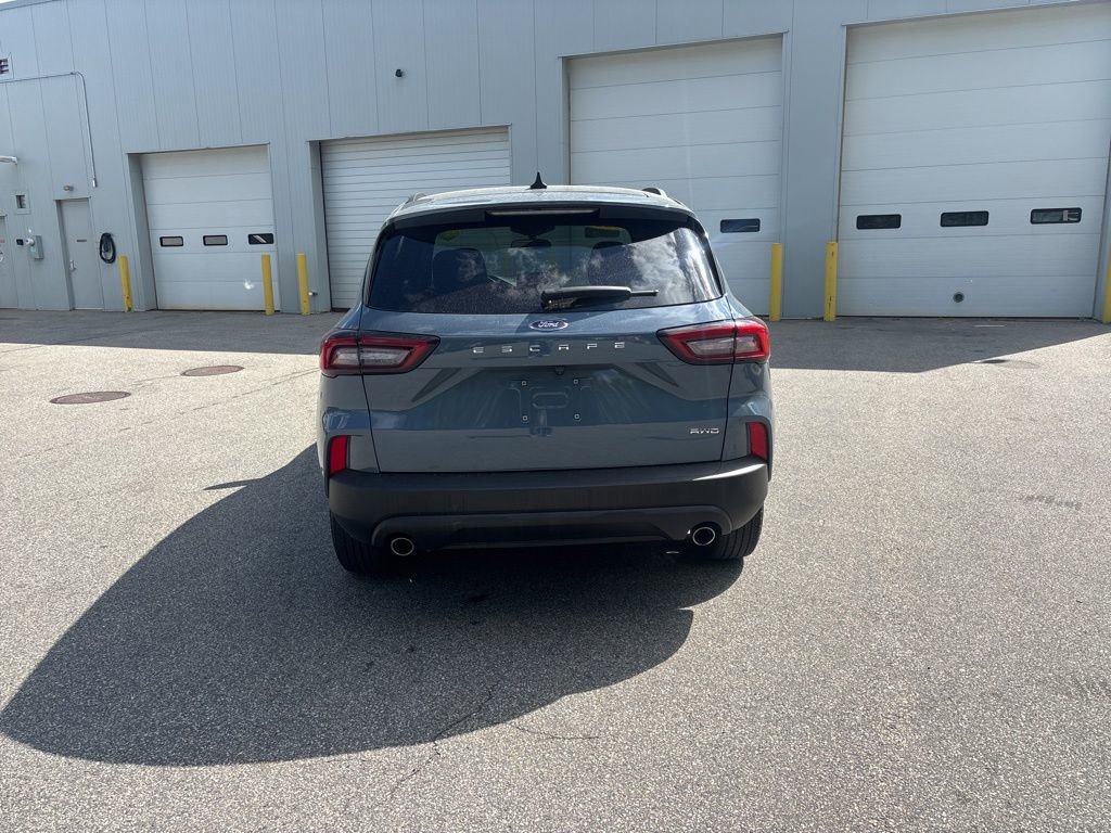 Certified 2025 Ford Escape ST-Line Select AWD/4WD image 5