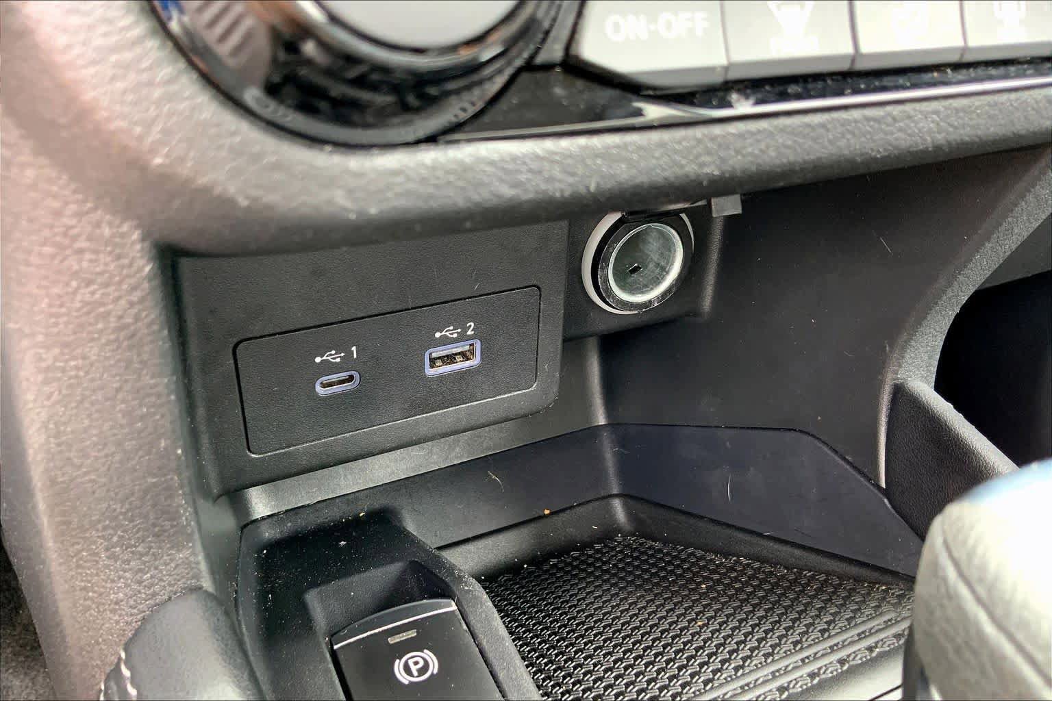 Used 2022 Nissan Kicks SR w/ Premium Package FWD image 31