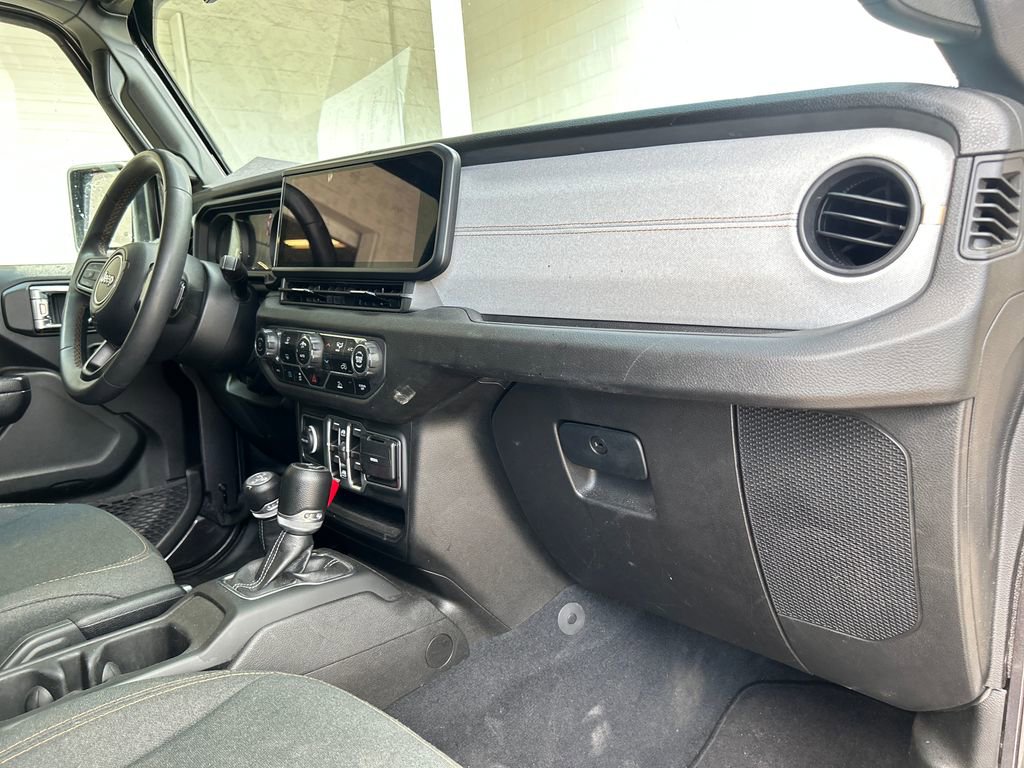 Used 2024 Jeep Wrangler Unlimited AWD/4WD image 15