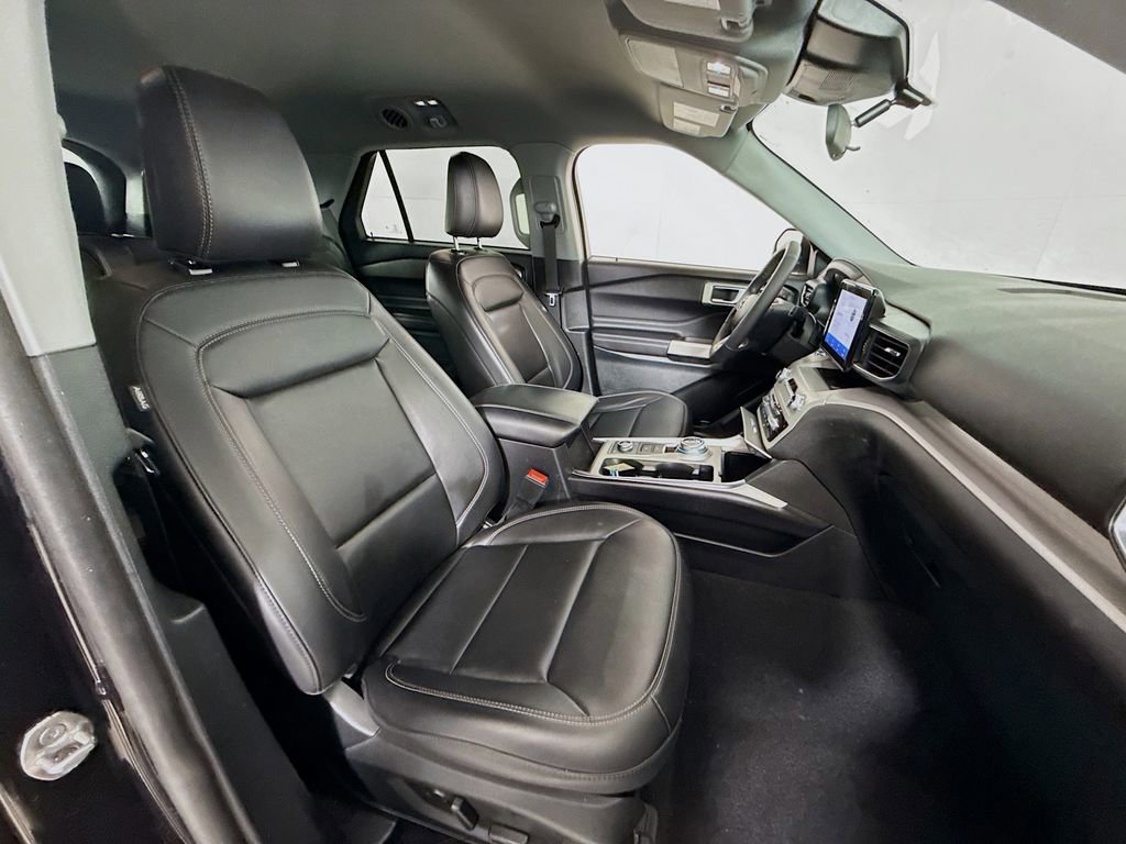 Certified 2024 Ford Explorer XLT w/ Equipment Group 202A image 28