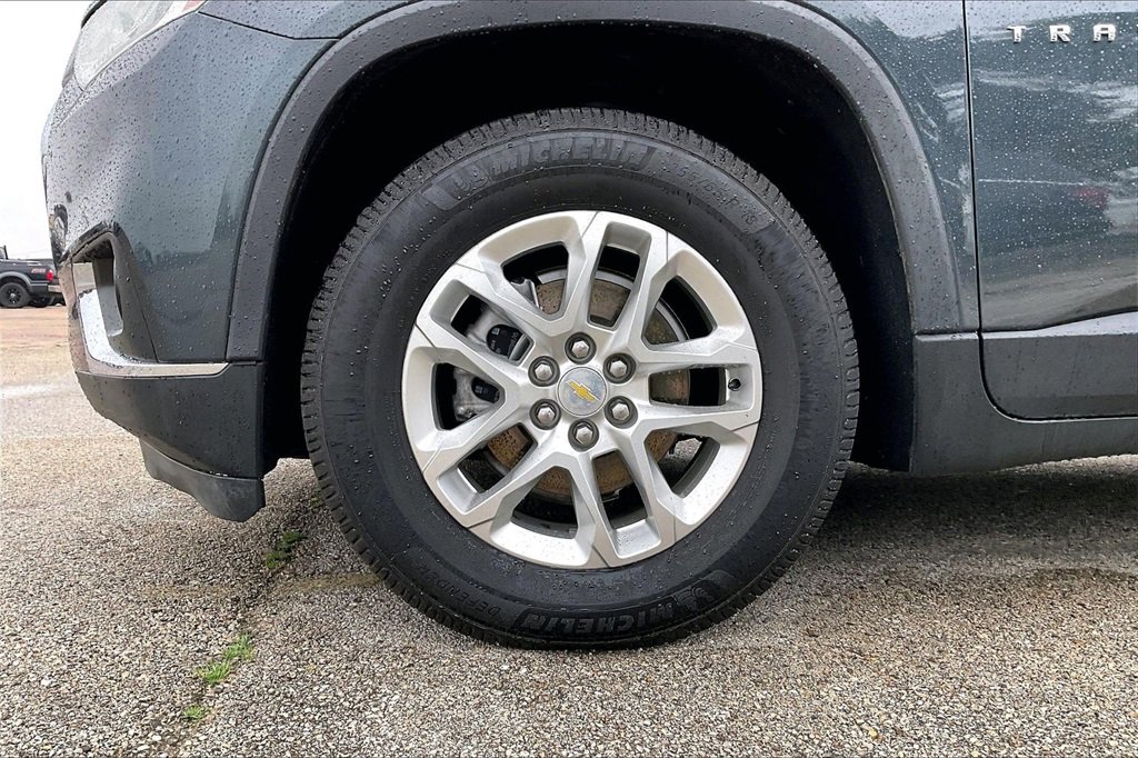 Used 2021 Chevrolet Traverse LT image 29