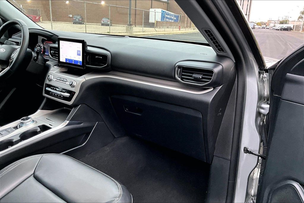 Certified 2023 Ford Explorer XLT w/ Equipment Group 202A AWD/4WD image 15