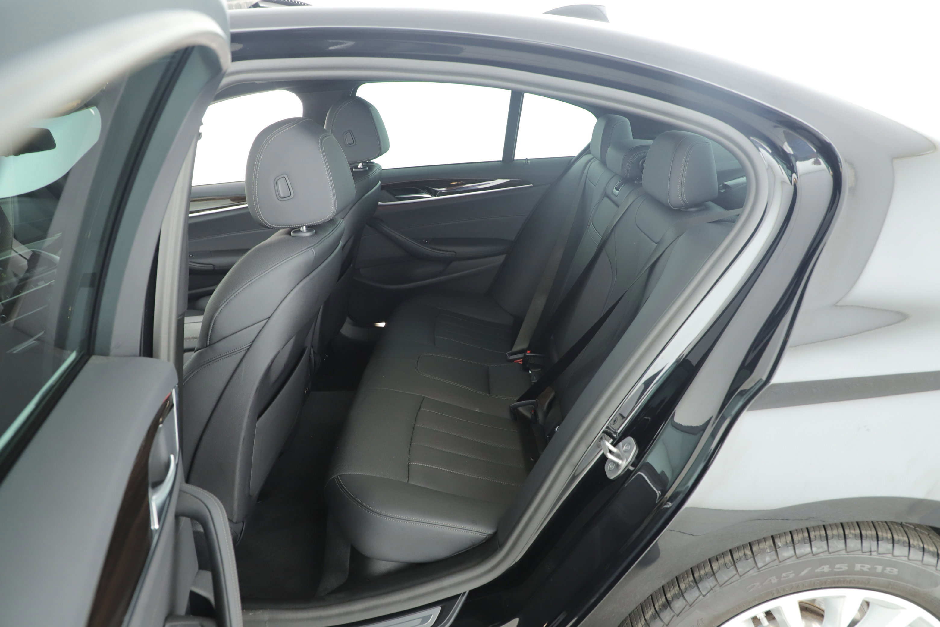 Used 2023 BMW 530i w/ Convenience Package image 22