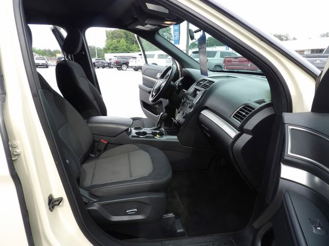 Certified 2018 Ford Explorer XLT FWD image 32