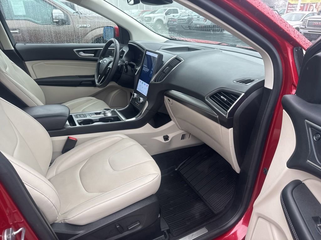 Certified 2022 Ford Edge Titanium w/ Class II Trailer Tow Package image 34