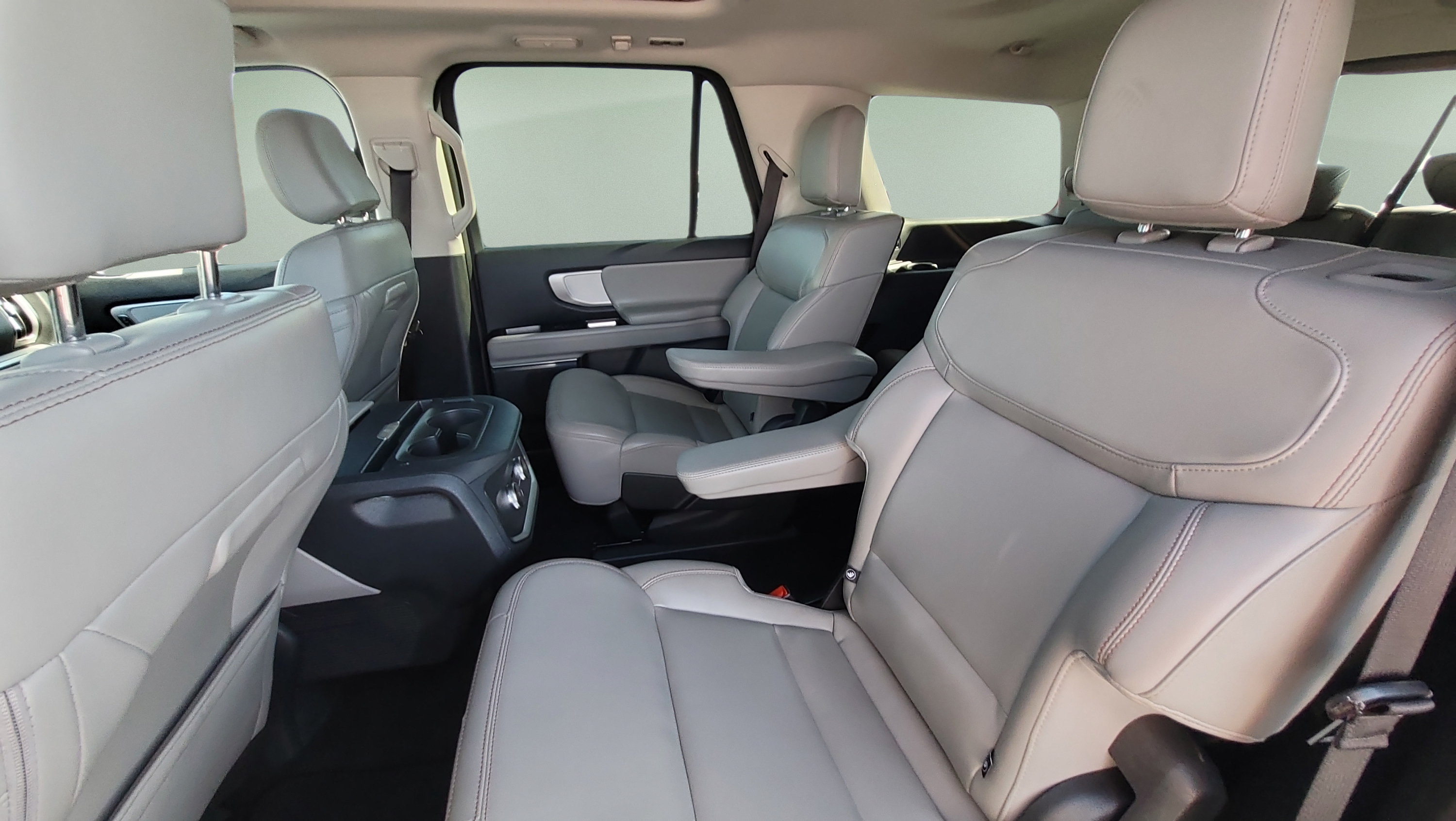 Certified 2025 Ford Expedition Active AWD/4WD image 18