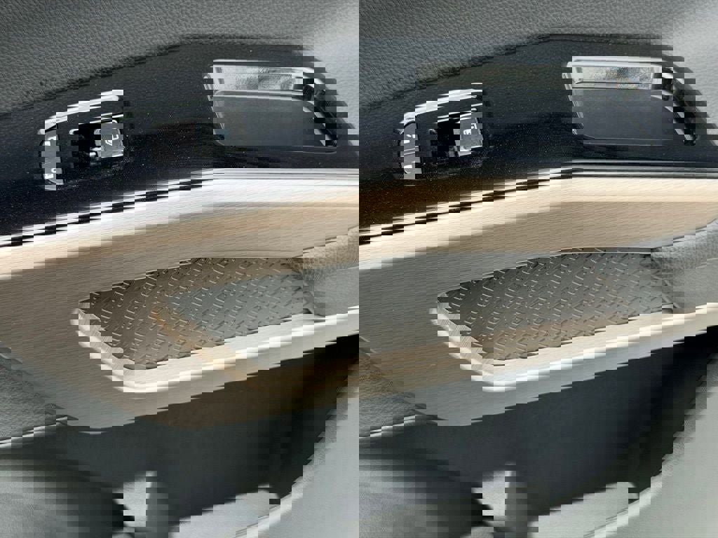 Used 2024 Nissan Pathfinder Platinum w/ Cargo Package image 13