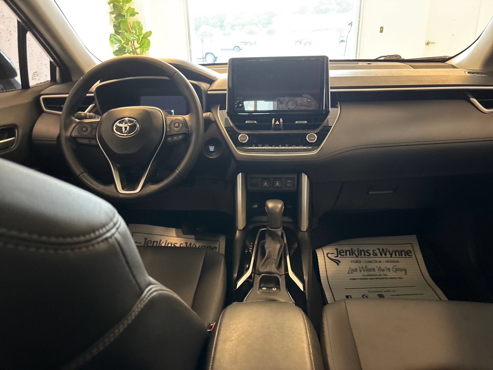 Used 2025 Toyota Corolla Cross XLE w/ Convenience Package FWD image 8