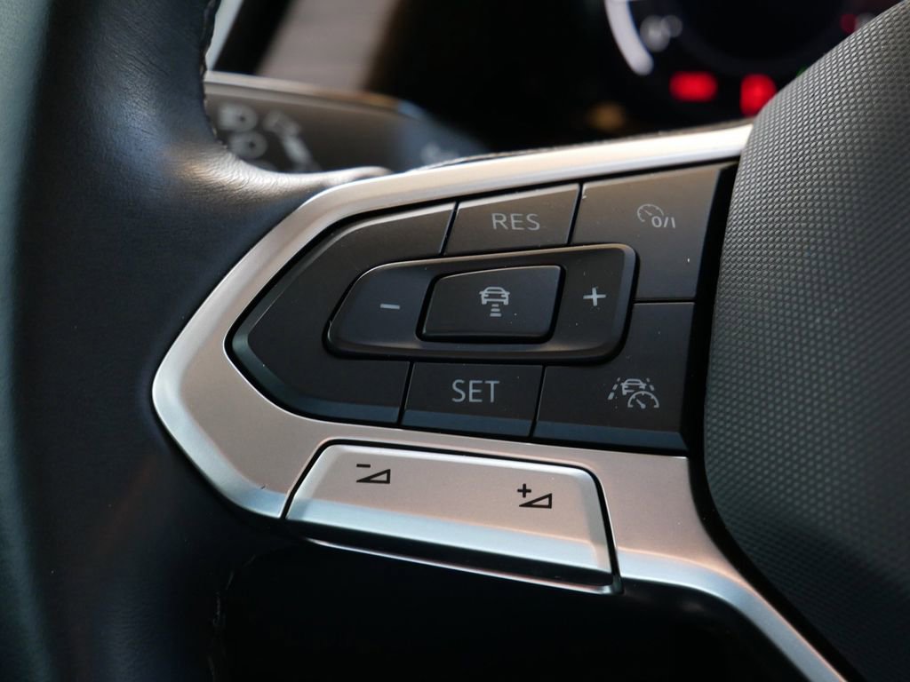 Used 2024 Volkswagen Atlas SEL Premium R-Line AWD/4WD image 18