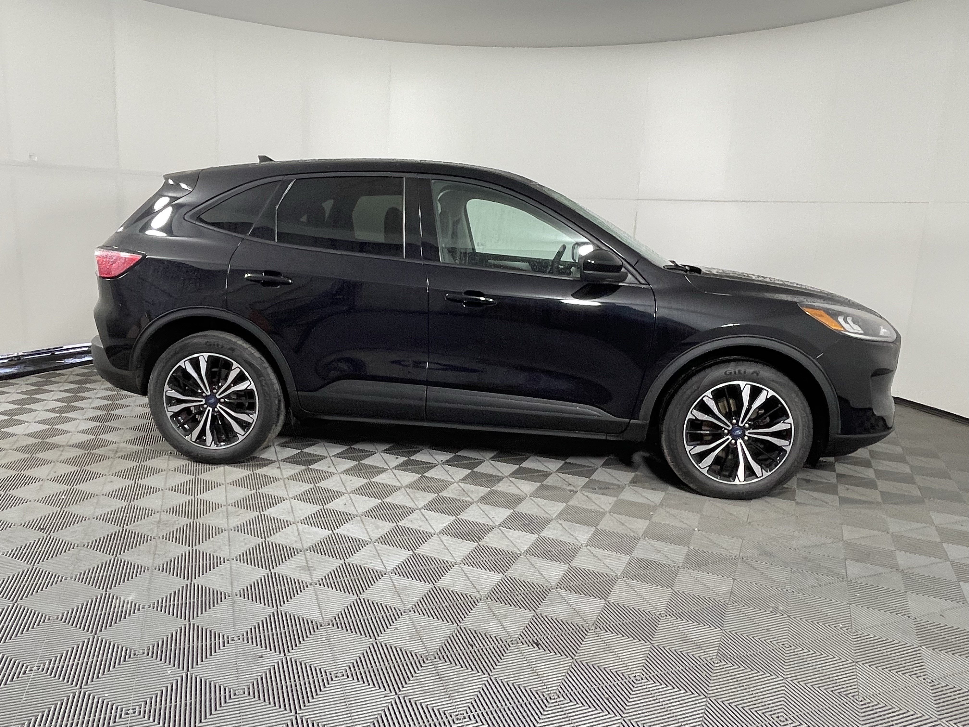 Certified 2022 Ford Escape SE w/ SE Sport Appearance Package AWD/4WD image 6