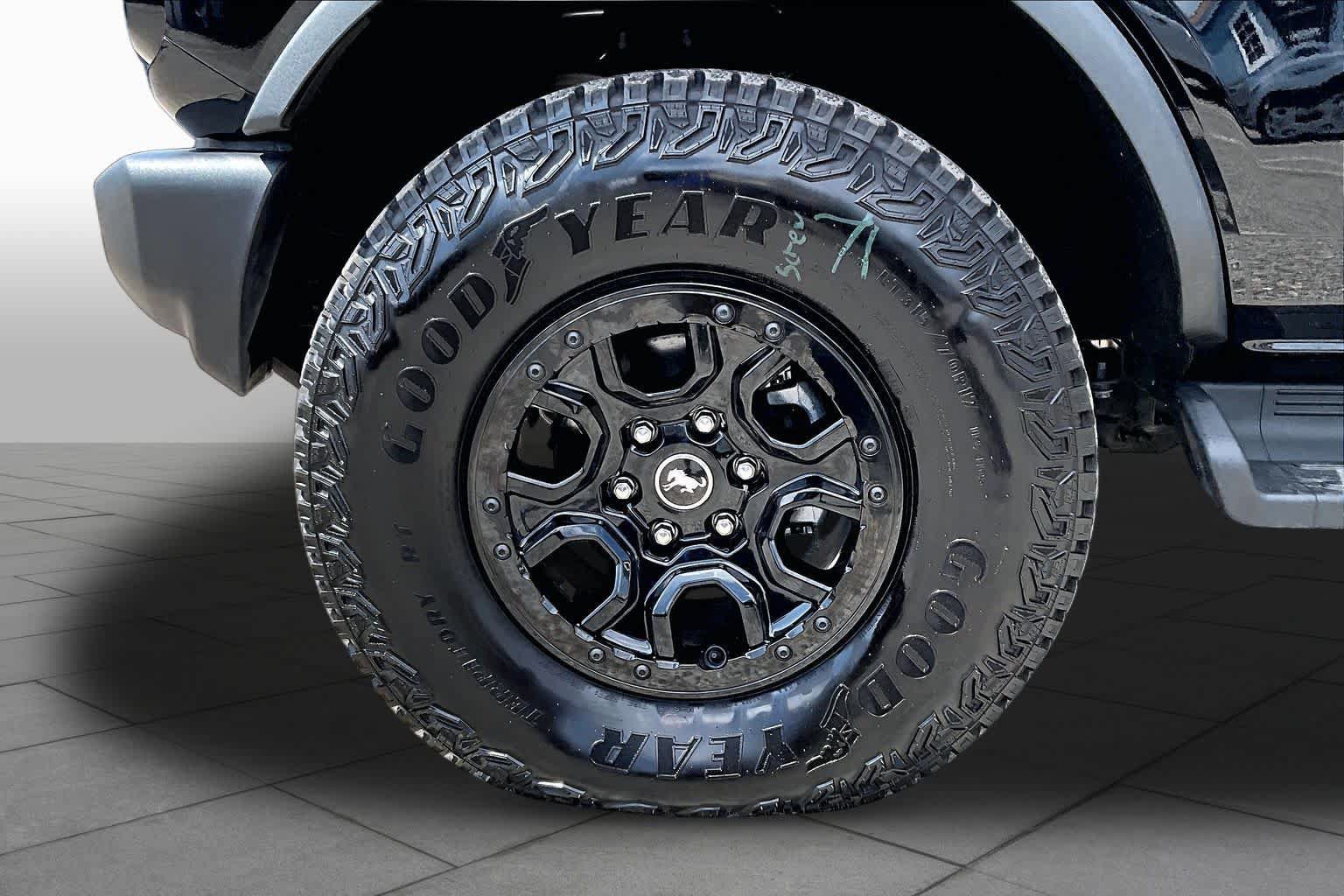 Certified 2025 Ford Bronco Outer Banks w/ Sasquatch Package AWD/4WD image 13