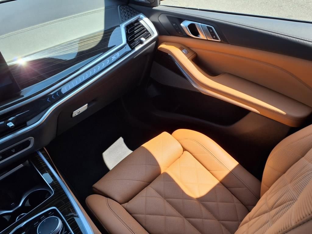 Used 2023 BMW X7 xDrive40i w/ M Sport Package image 12
