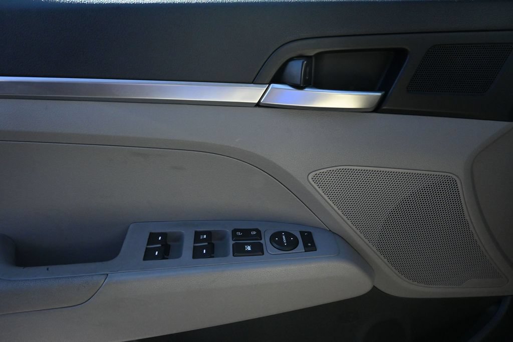 Used 2020 Hyundai Elantra SE FWD image 31