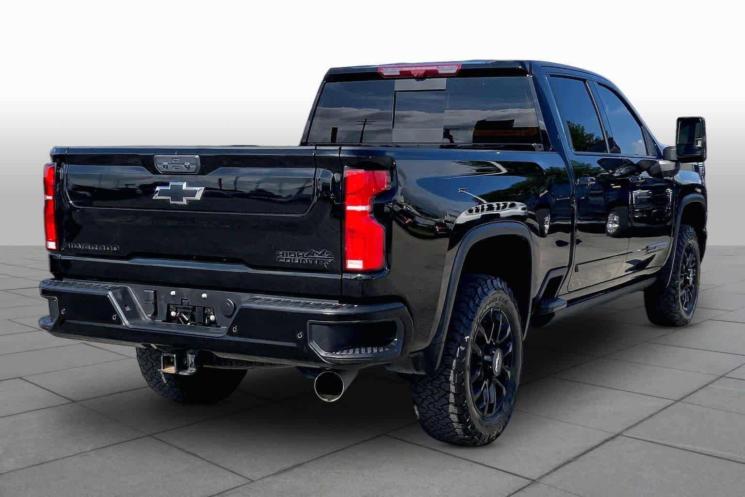 Used 2025 Chevrolet Silverado 2500 High Country w/ Midnight Edition AWD/4WD image 13