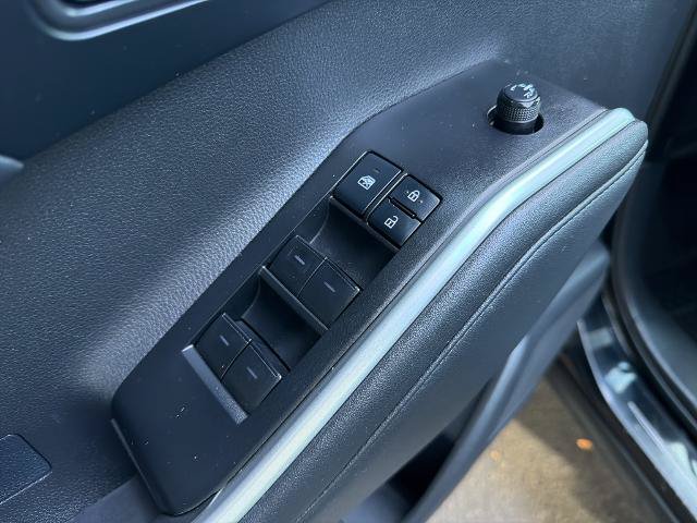 Used 2021 Toyota Highlander XLE AWD/4WD image 19