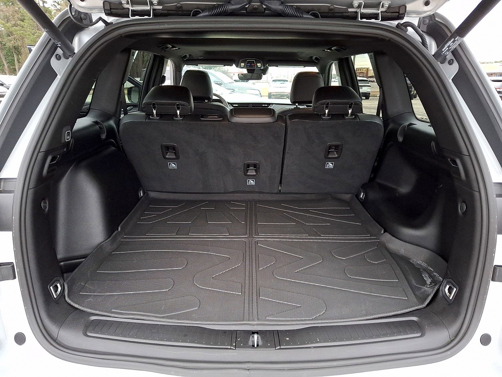 Used 2025 Jeep Grand Cherokee Altitude image 28