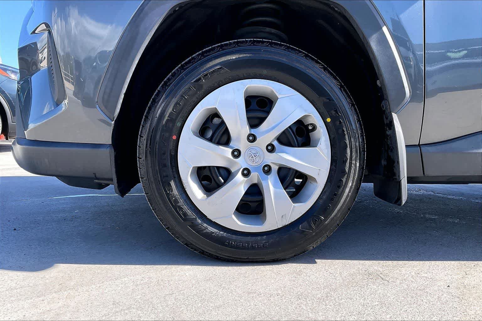 Used 2020 Toyota RAV4 LE w/ Carpet Mat Package FWD image 8