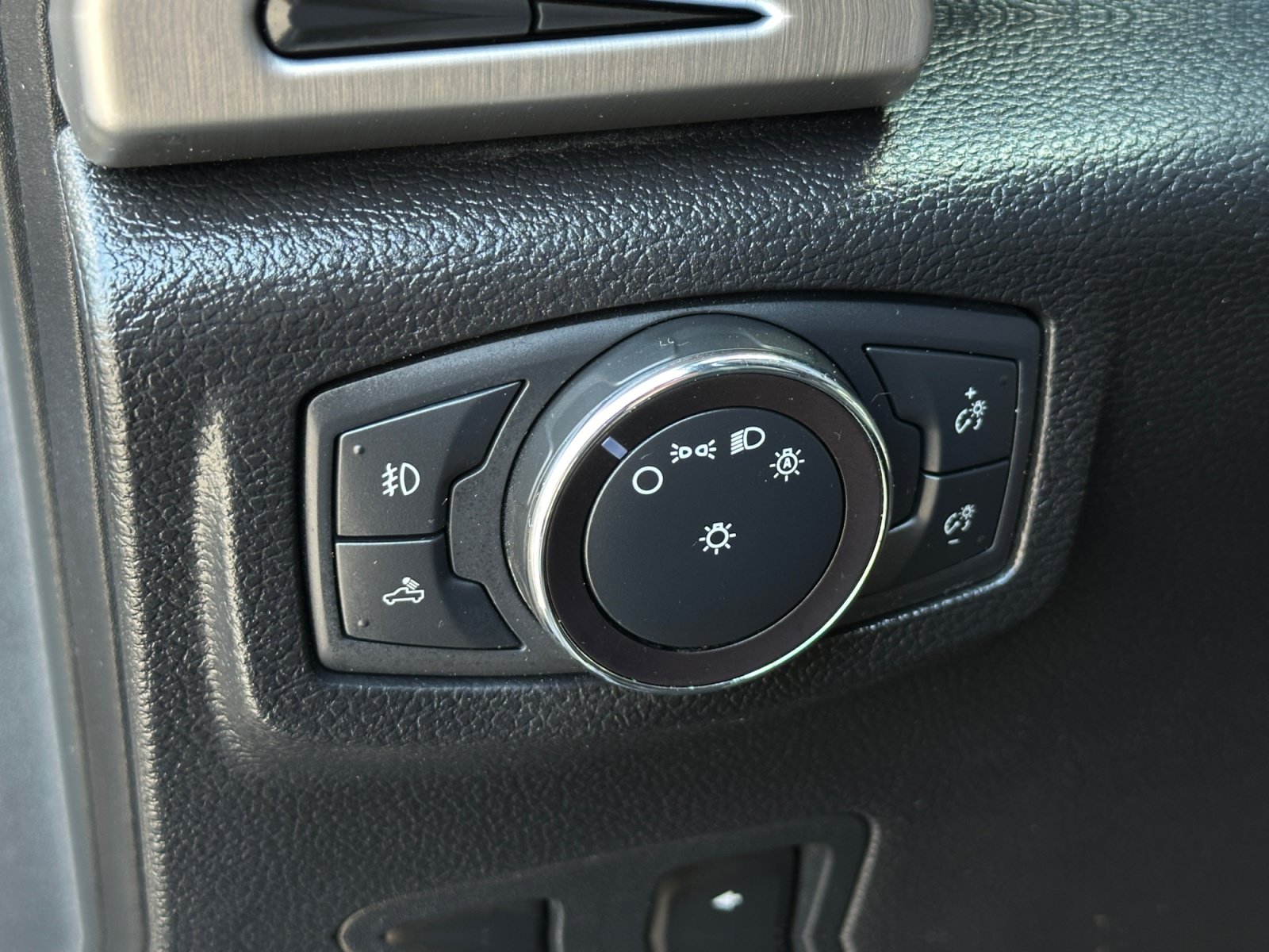 Certified 2019 Ford F250 Platinum w/ Platinum Ultimate Package AWD/4WD image 25