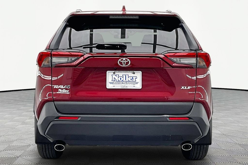 Used 2025 Toyota RAV4 XLE w/ Convenience Package FWD image 4