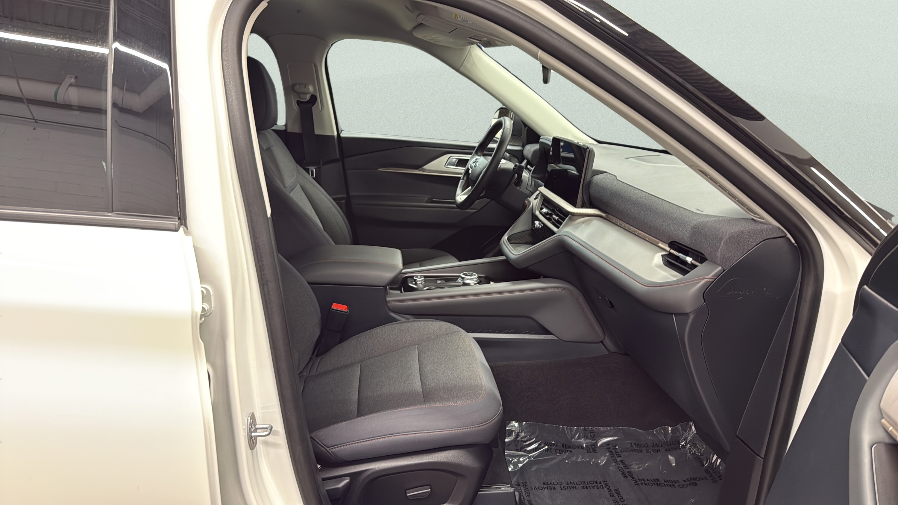 Certified 2025 Ford Explorer Active AWD/4WD image 17