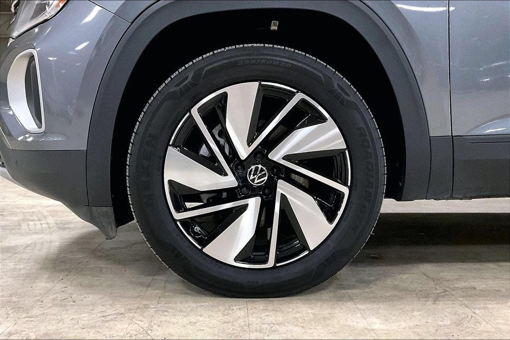 Used 2025 Volkswagen Atlas SE AWD/4WD image 9