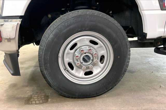 Certified 2023 Ford F250 XL w/ Snow Plow/Camper Package AWD/4WD image 23