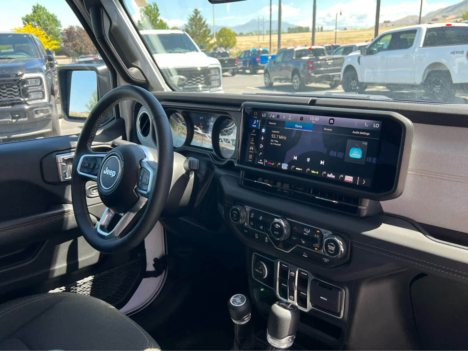 Used 2025 Jeep Wrangler Unlimited Sahara AWD/4WD image 20