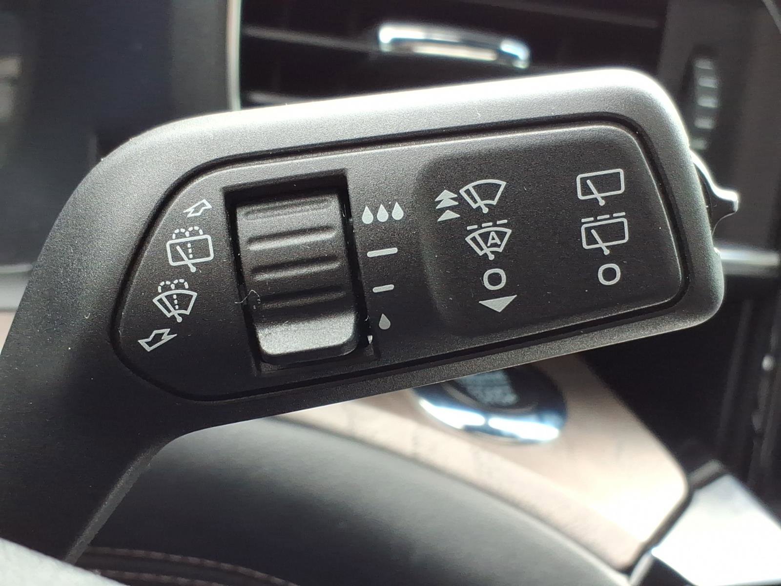 Certified 2023 Ford Explorer Platinum w/ Technology Package AWD/4WD image 29