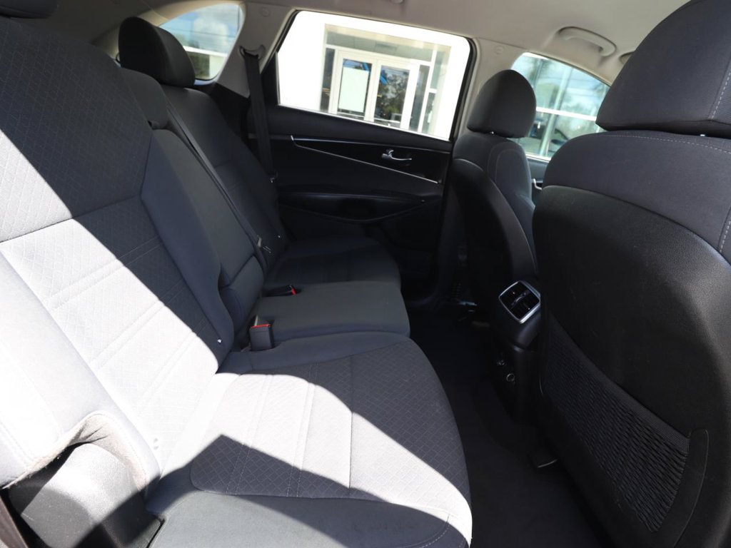 Used 2018 Kia Sorento FWD image 22