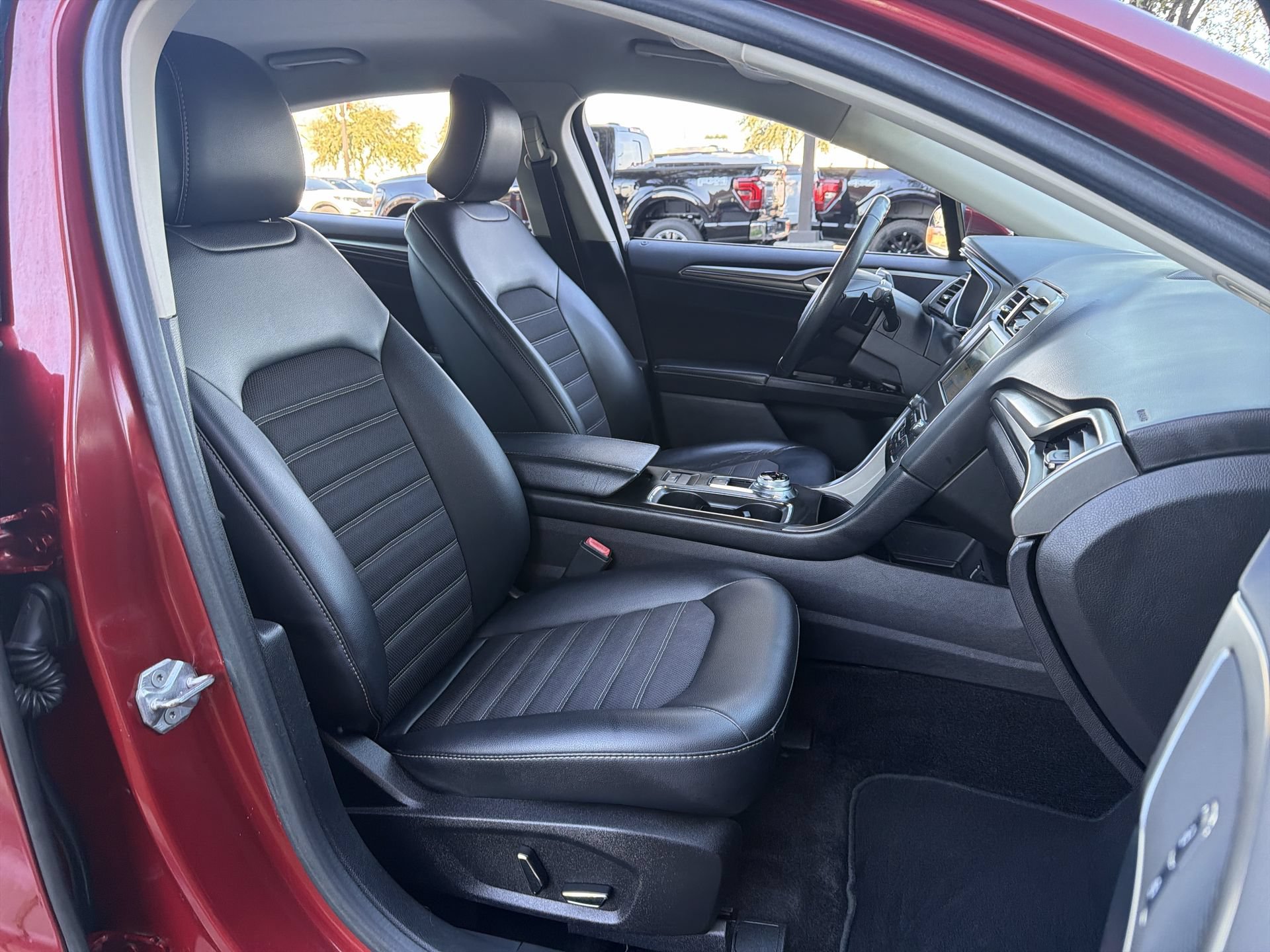 Certified 2017 Ford Fusion SE w/ Equipment Group 201A FWD image 23